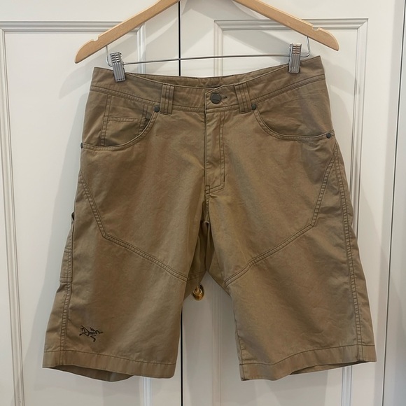 Arc’Teryx Men’s Tan/CamelShorts—GREAT LOOKING! Like New Condition—S-30